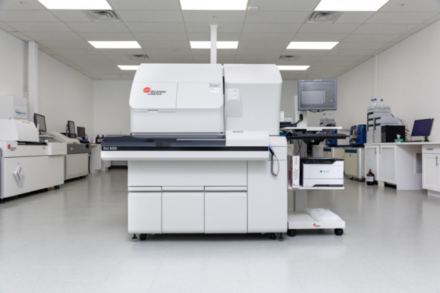 Beckman Coulter DxI 600 immunoassay analyzer