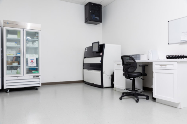 Molecular suite with PCR thermocycler