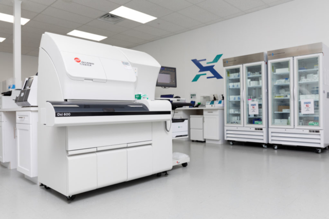 DxI 600 alongside temperature-monitored reagent refrigeration