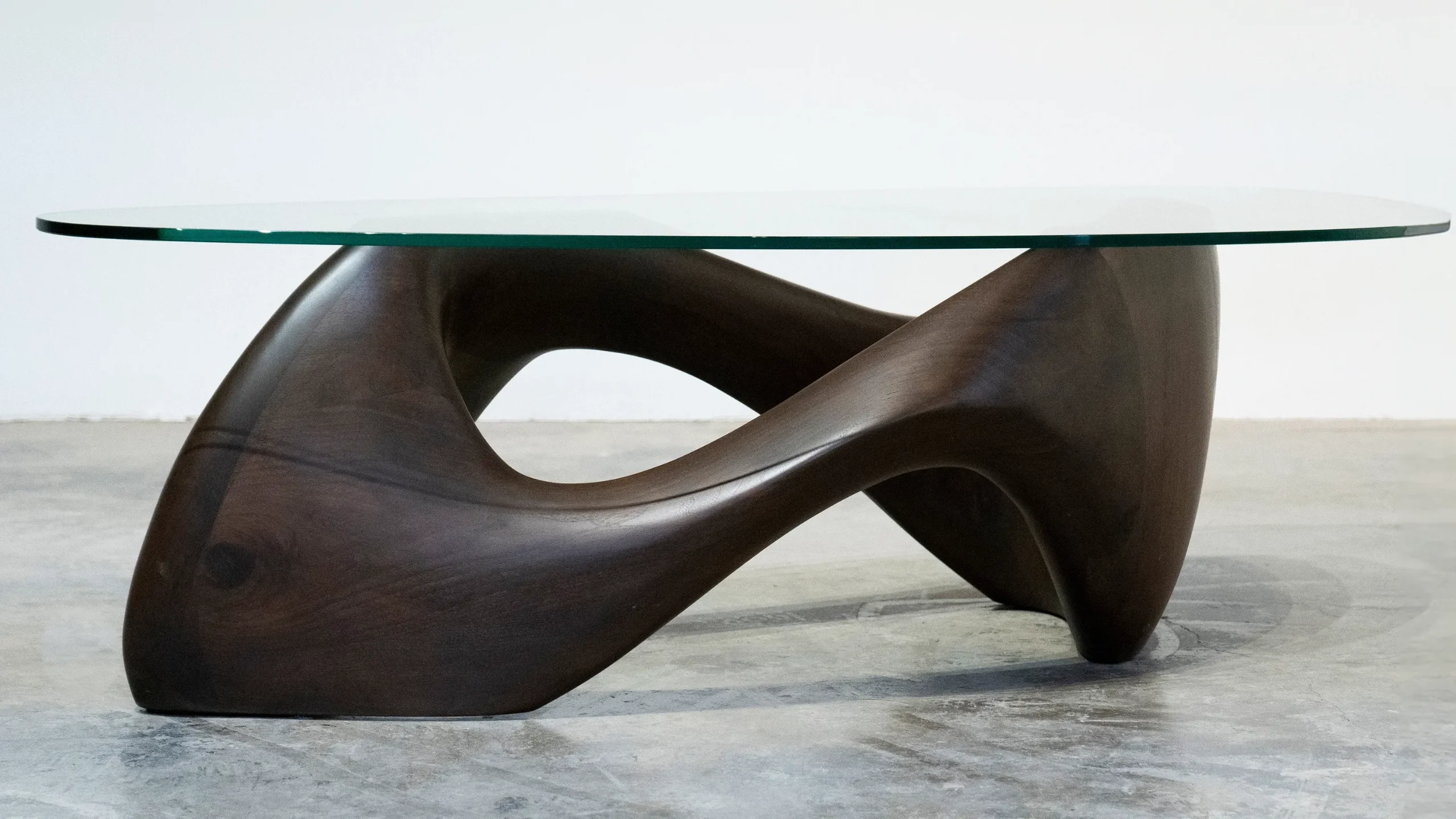 Sculptural solid wood coffee table Lust with glass top by Amorph Studio