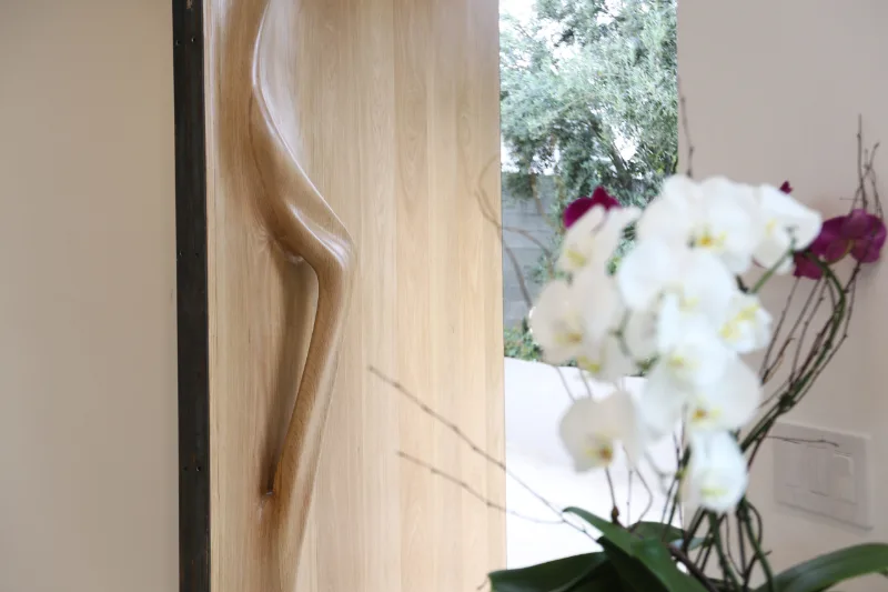 sculptural solid wood entrance door handcrafted by Amorph