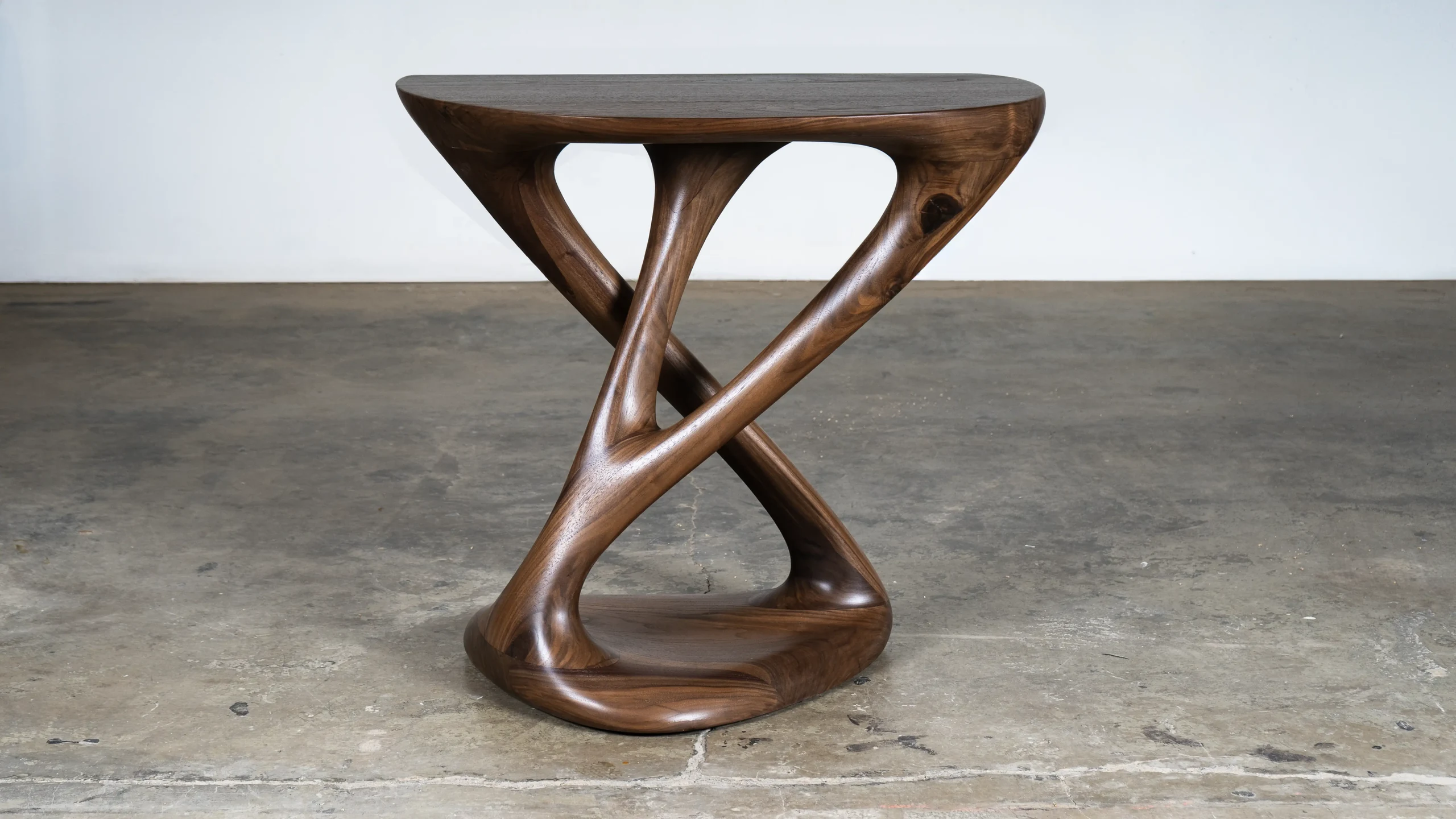 Sculptural solid wood console table Kova by Amorph Studio