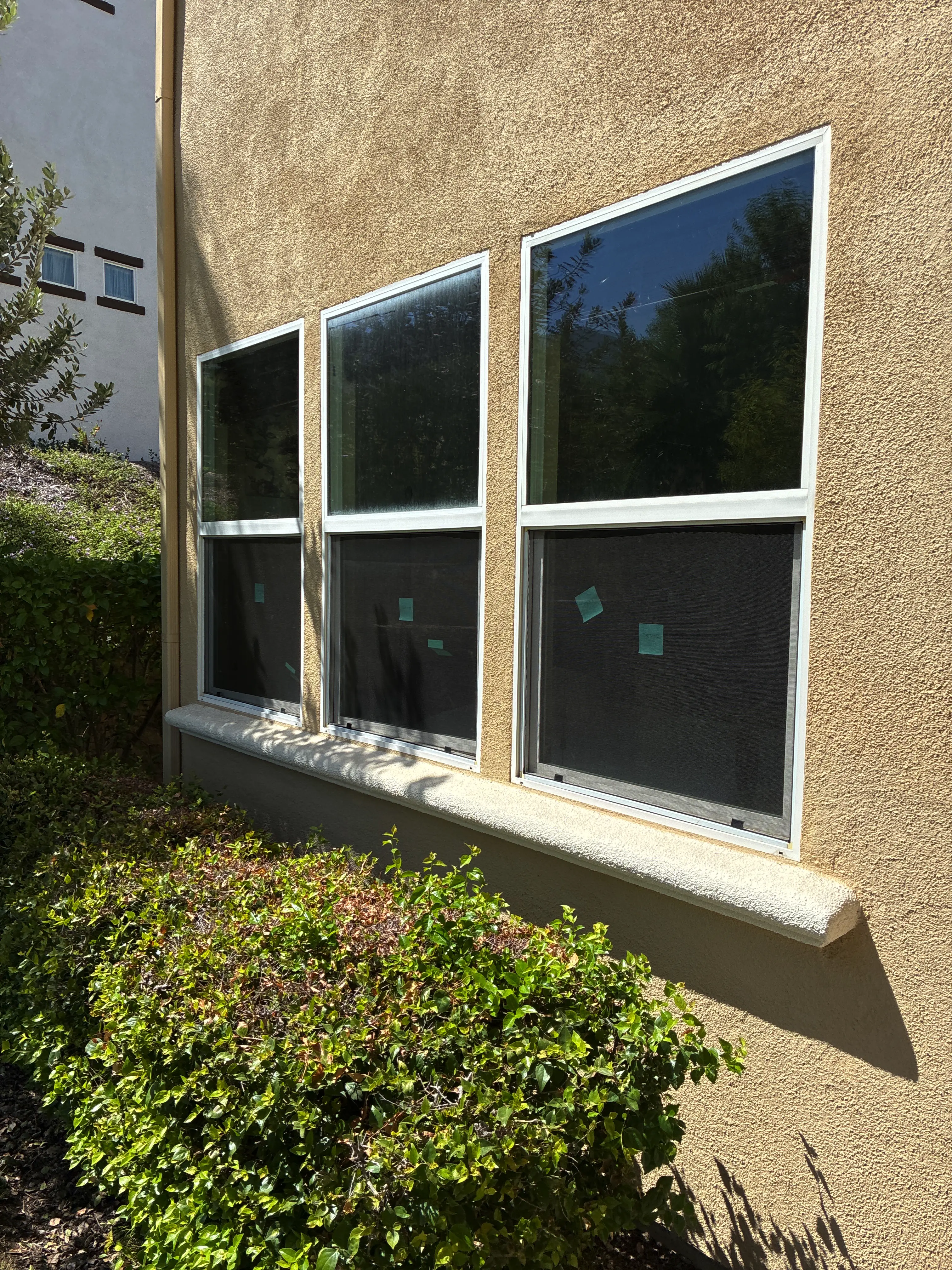 Dual-pane window glass replacement on a home in Temecula, CA