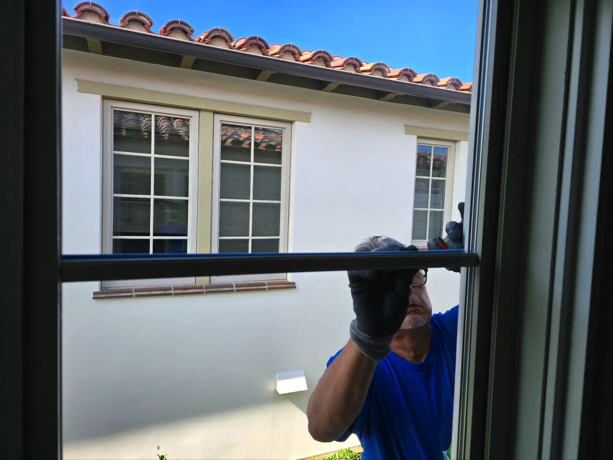 Horizon Window Care technician replacing cracked window glass in Murrieta, CA