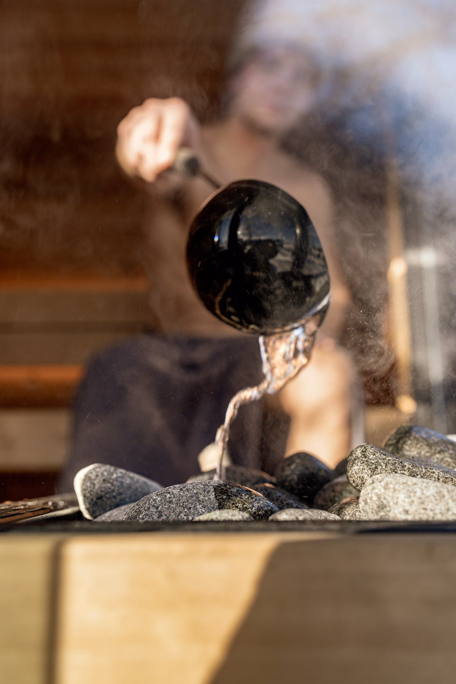 Eau versée sur les pierres brûlantes