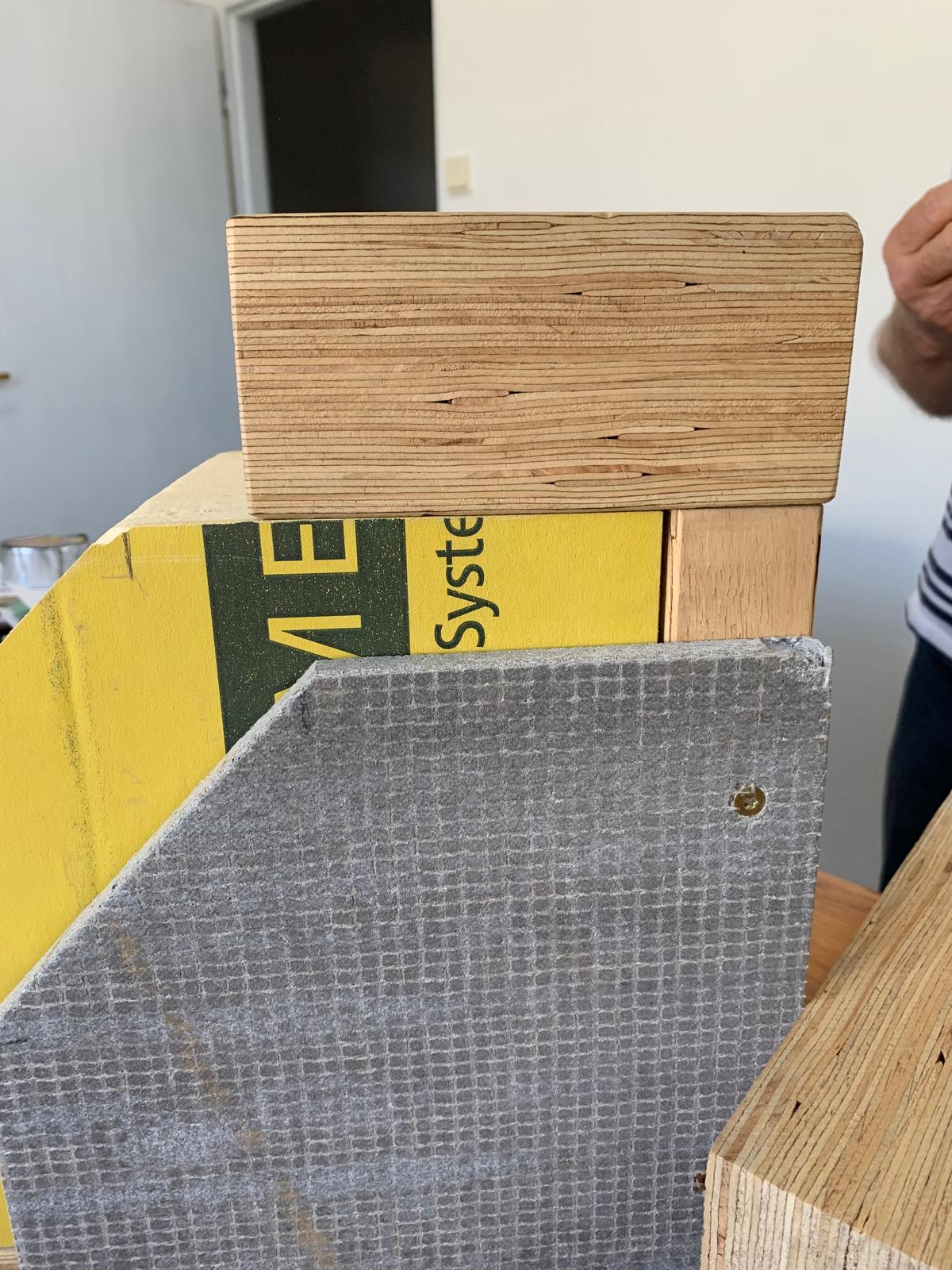 Holzlamellen und Konstruktionsmaterial