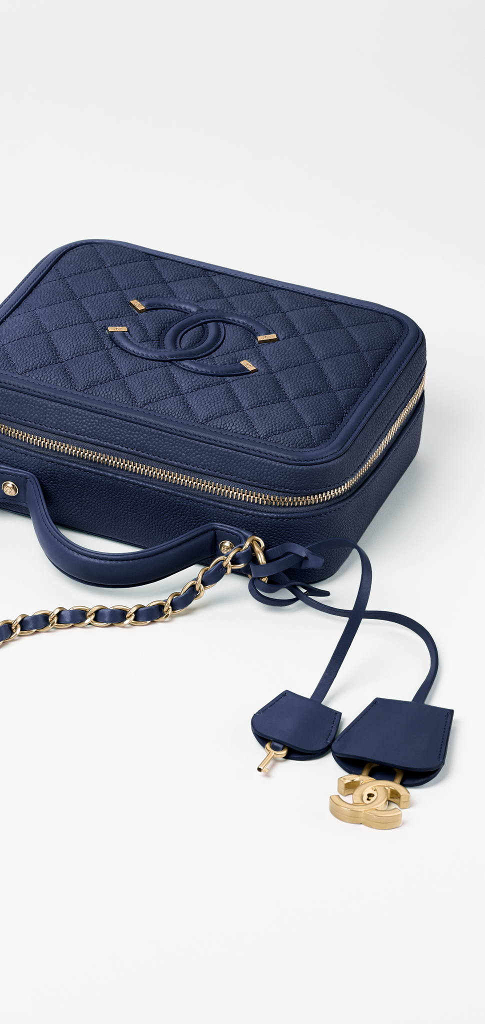 Sac bandoulière bleu marine matelassé, packshot
