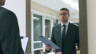 Speech exercises to improve articulation, speaking in front of a mirror