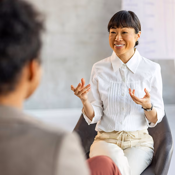 A personal coach talks with her patient