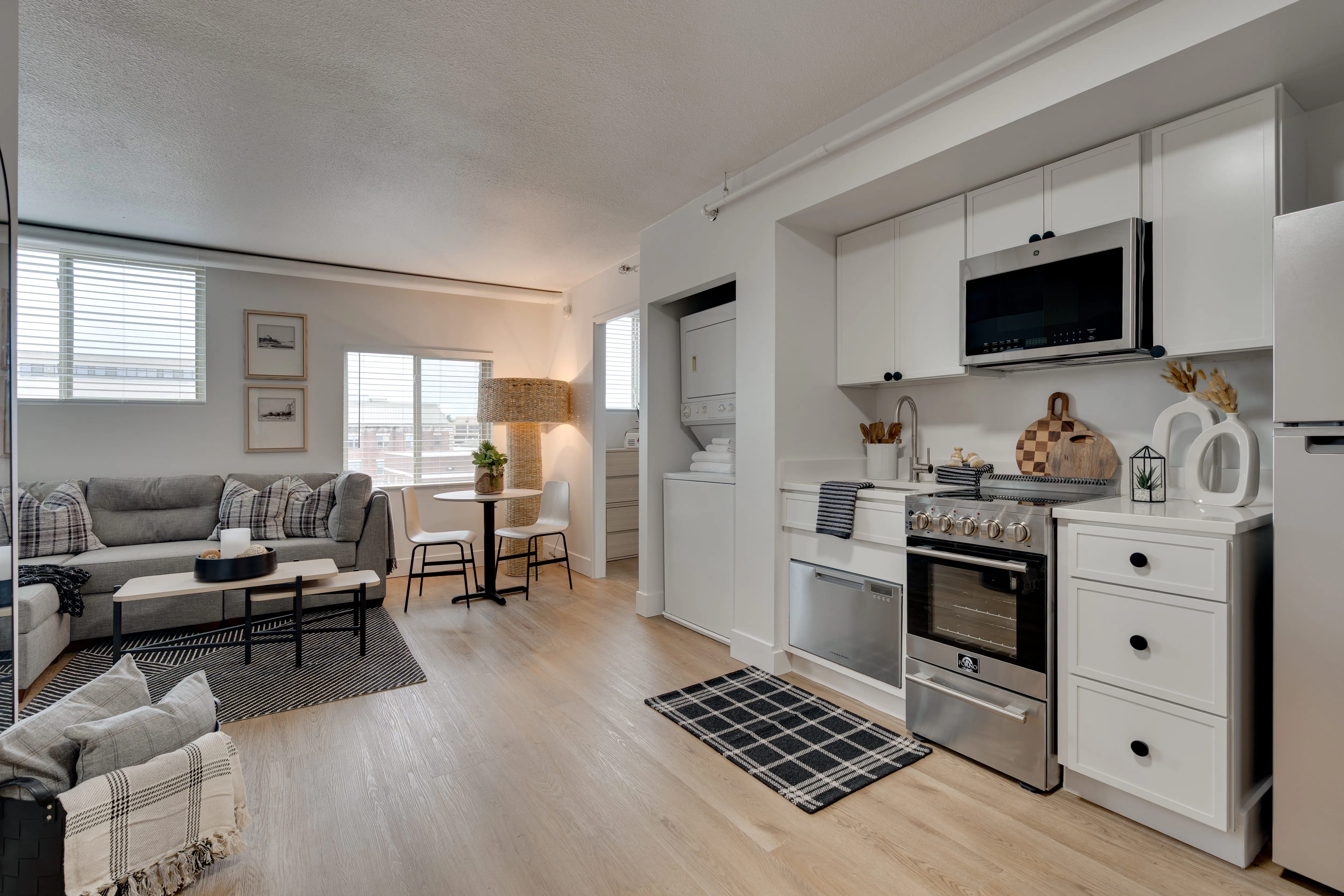Buckner apartment kitchen with range oven and breakfast bar