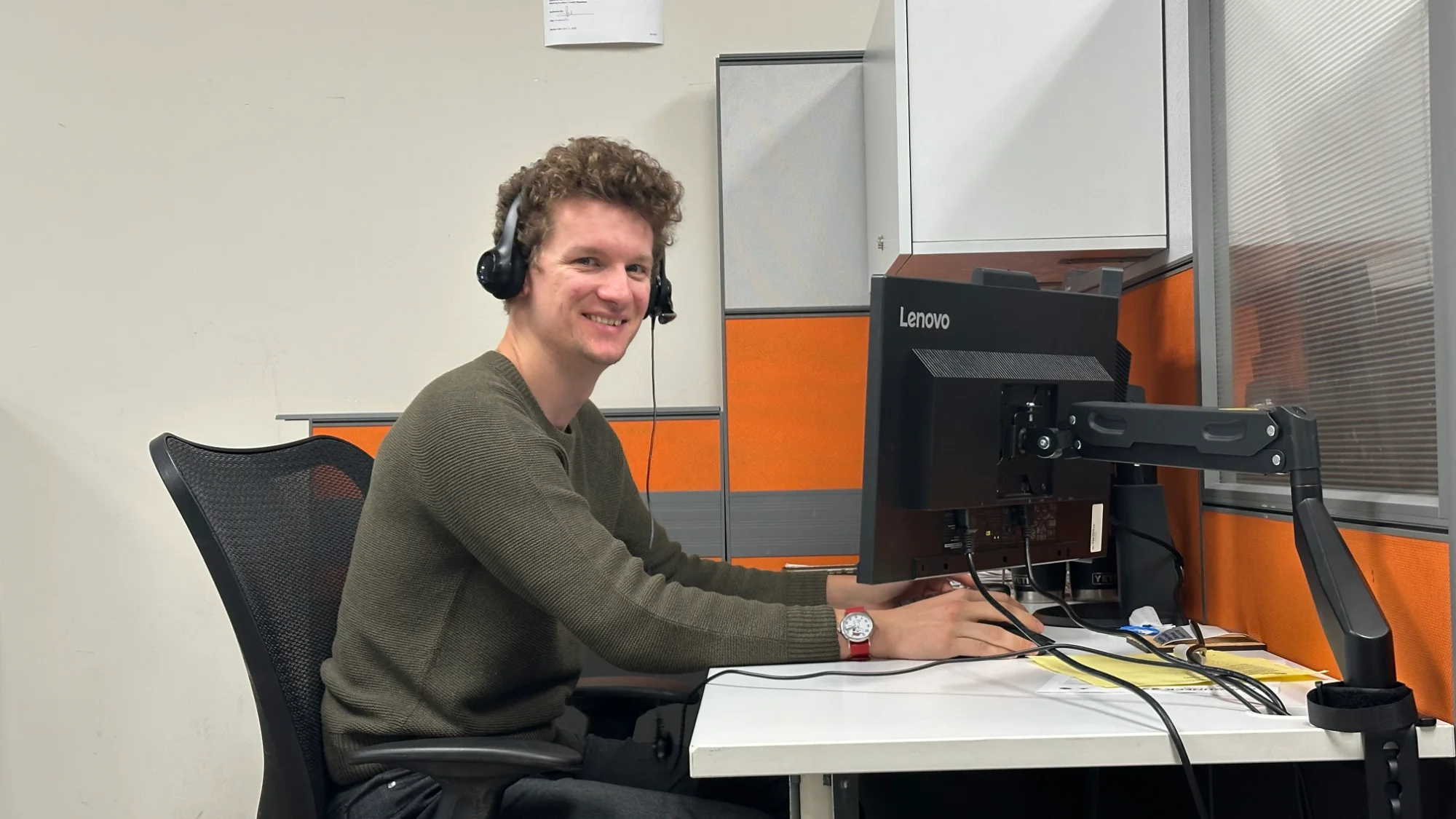 Acura support technician with a headset at his desk