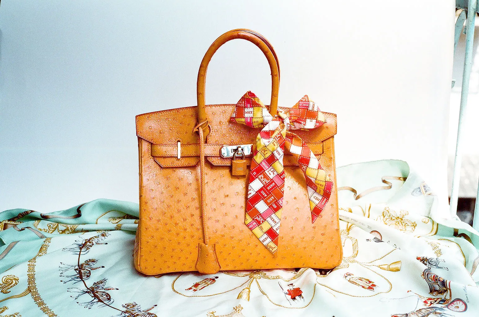 Hermès Birkin aus orangefarbenem Straußenleder, Gesamtansicht