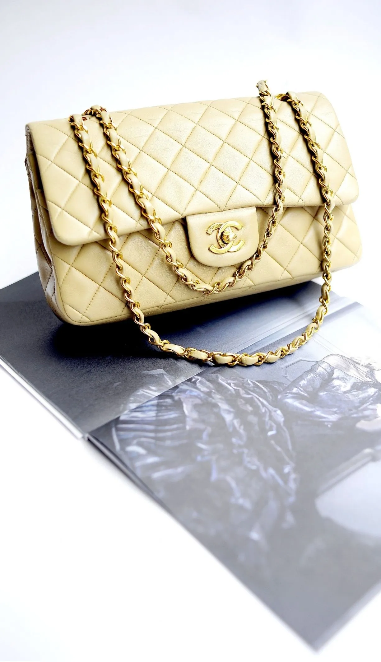 Cremefarbene Chanel Classic Flap
