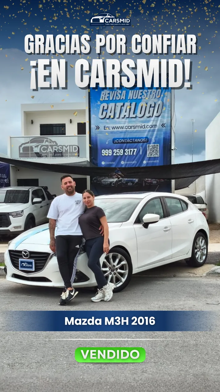 Entrega de un Mazda 3 Hatchback 2016 a clientes de CARSMID