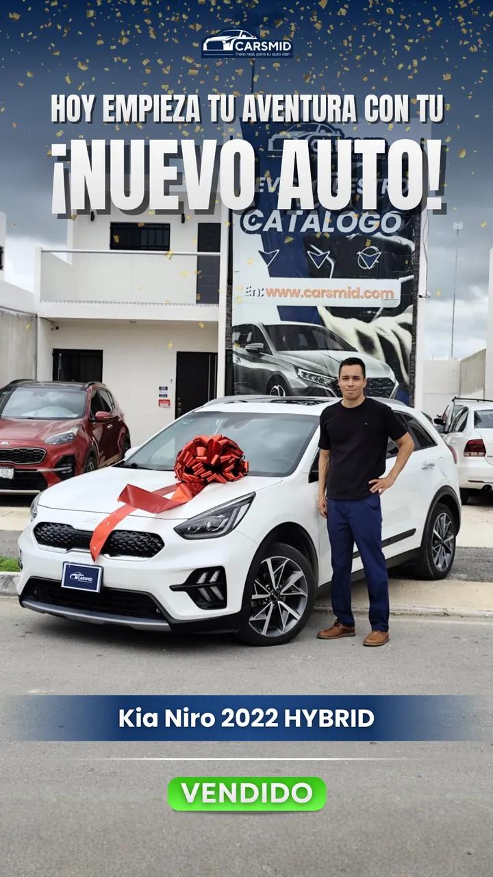 Entrega de un Kia Niro 2022 híbrido a un cliente de CARSMID
