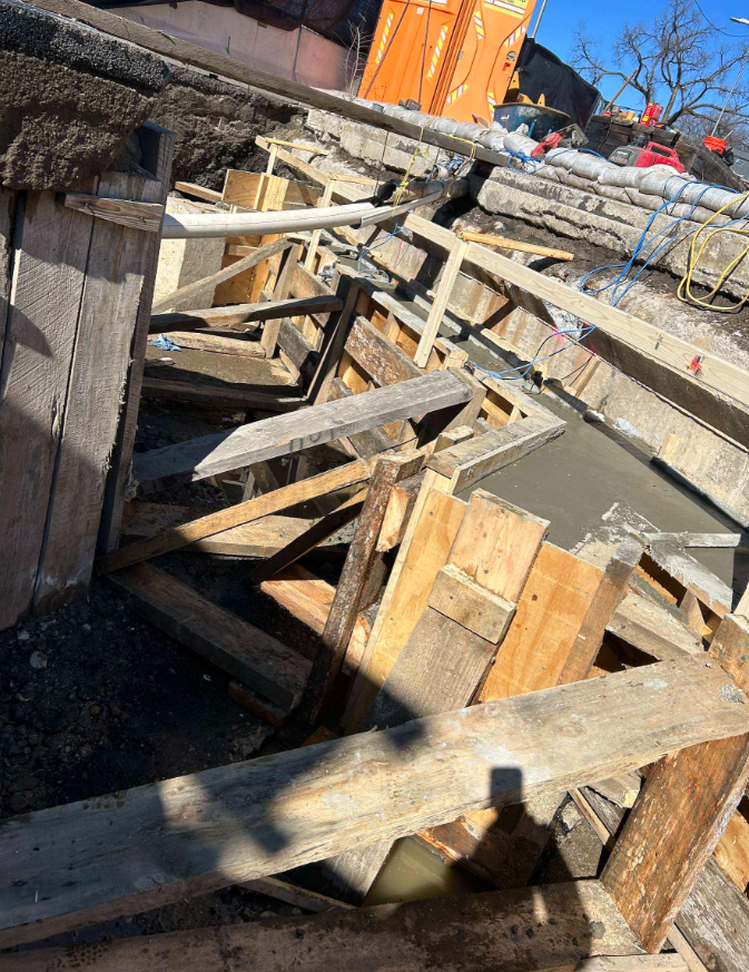 Excavation support formwork