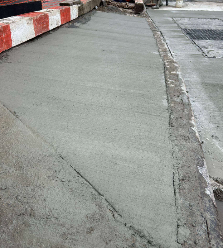 Concrete curing blankets