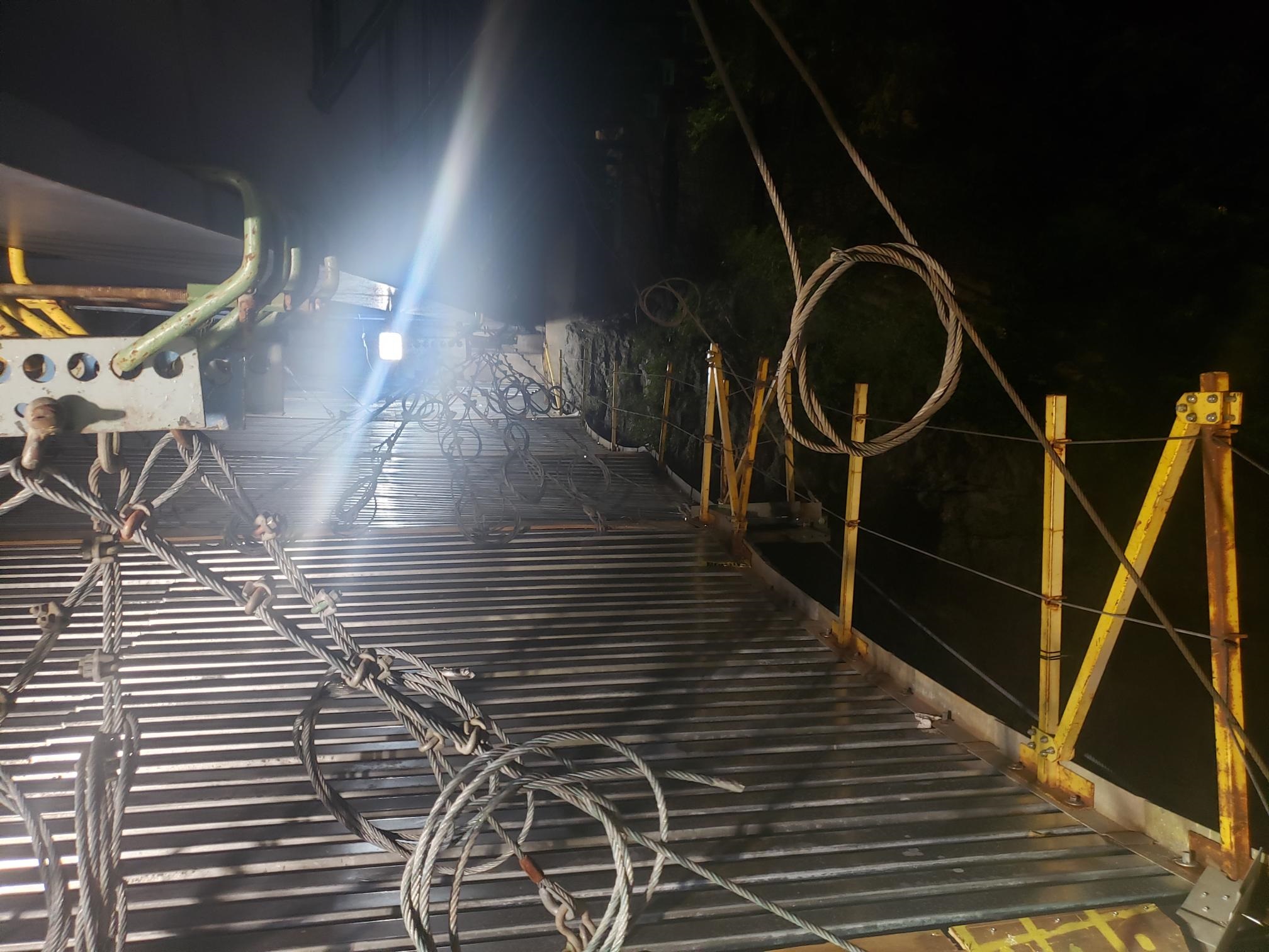 Temporary safespan platform for bridge rehabilitation