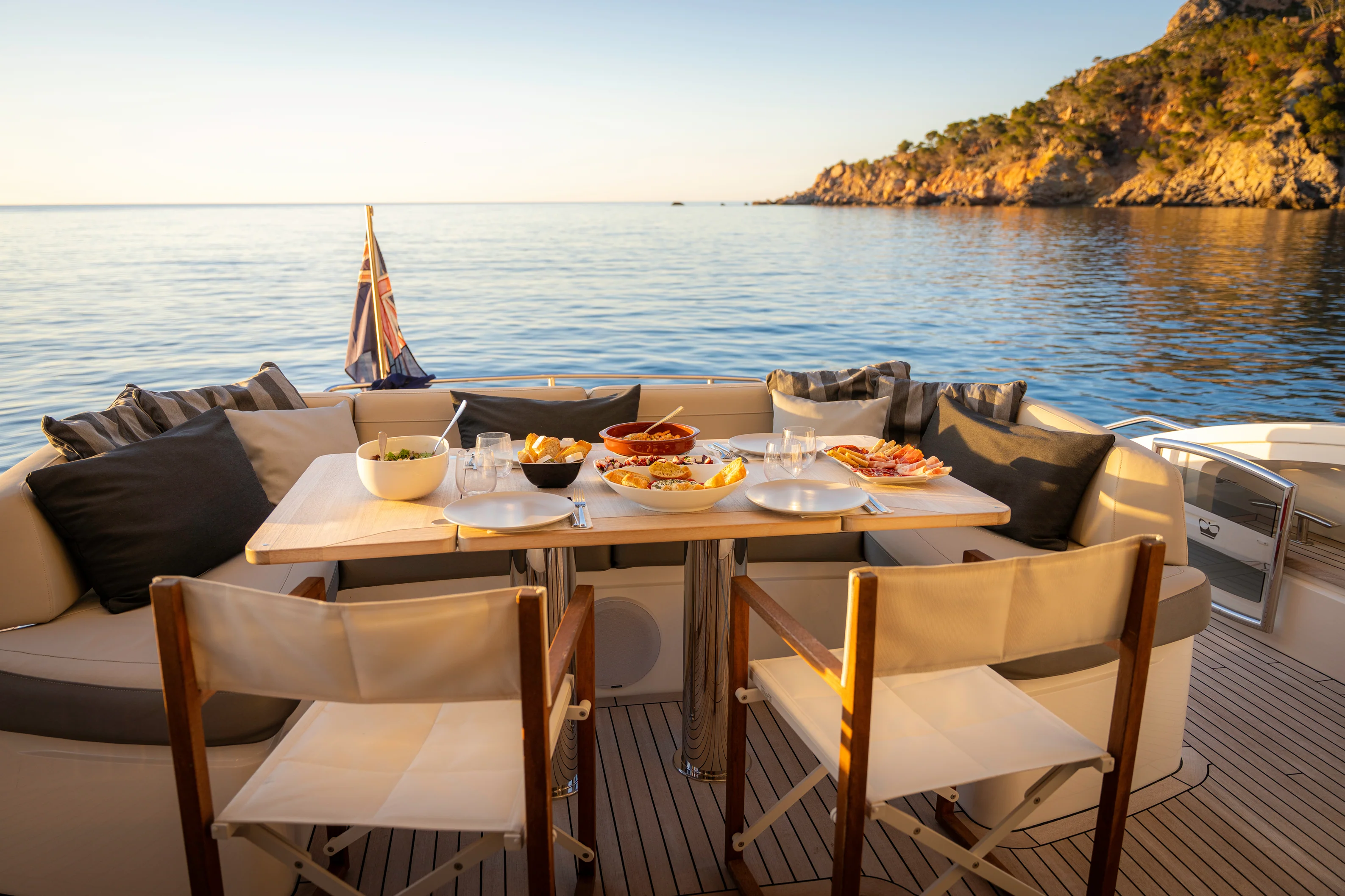 Private dining boat yacht