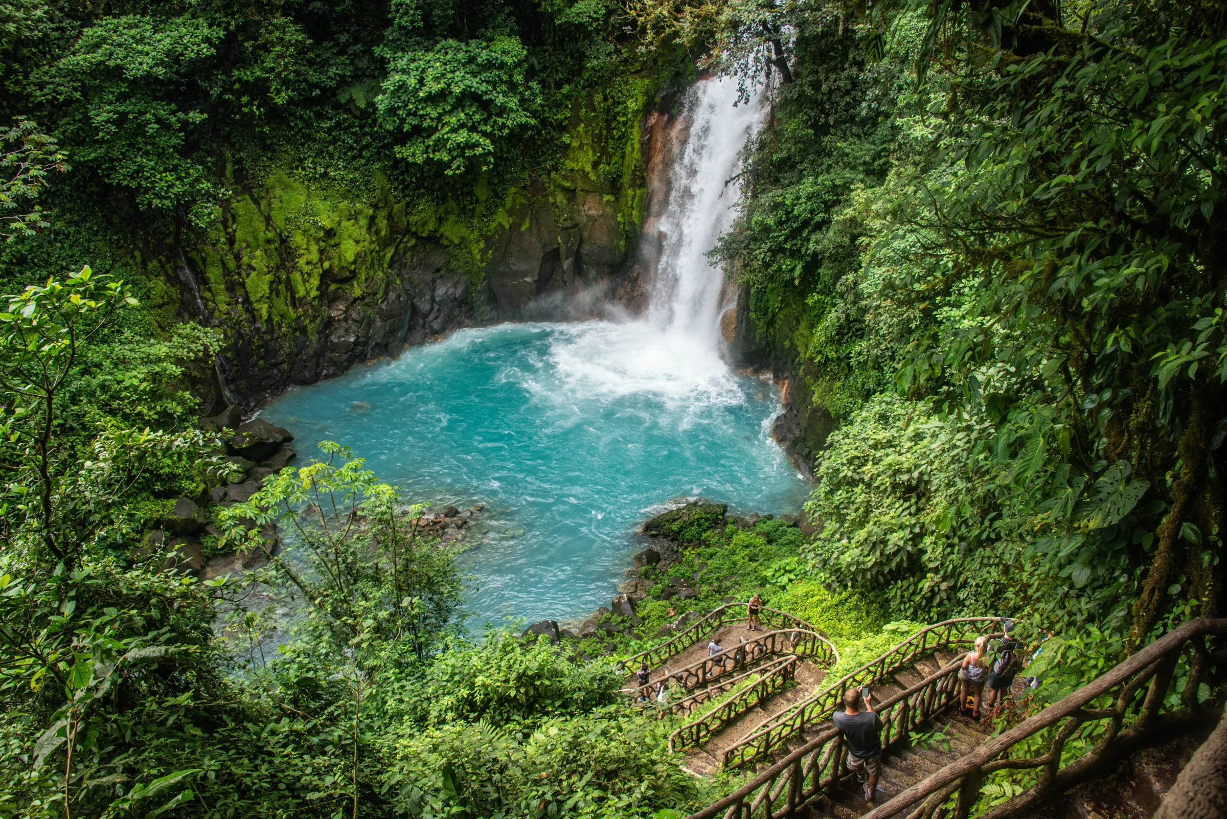 The turquoise Río Celeste waterfall in Tenorio Volcano National Park, Costa Rica