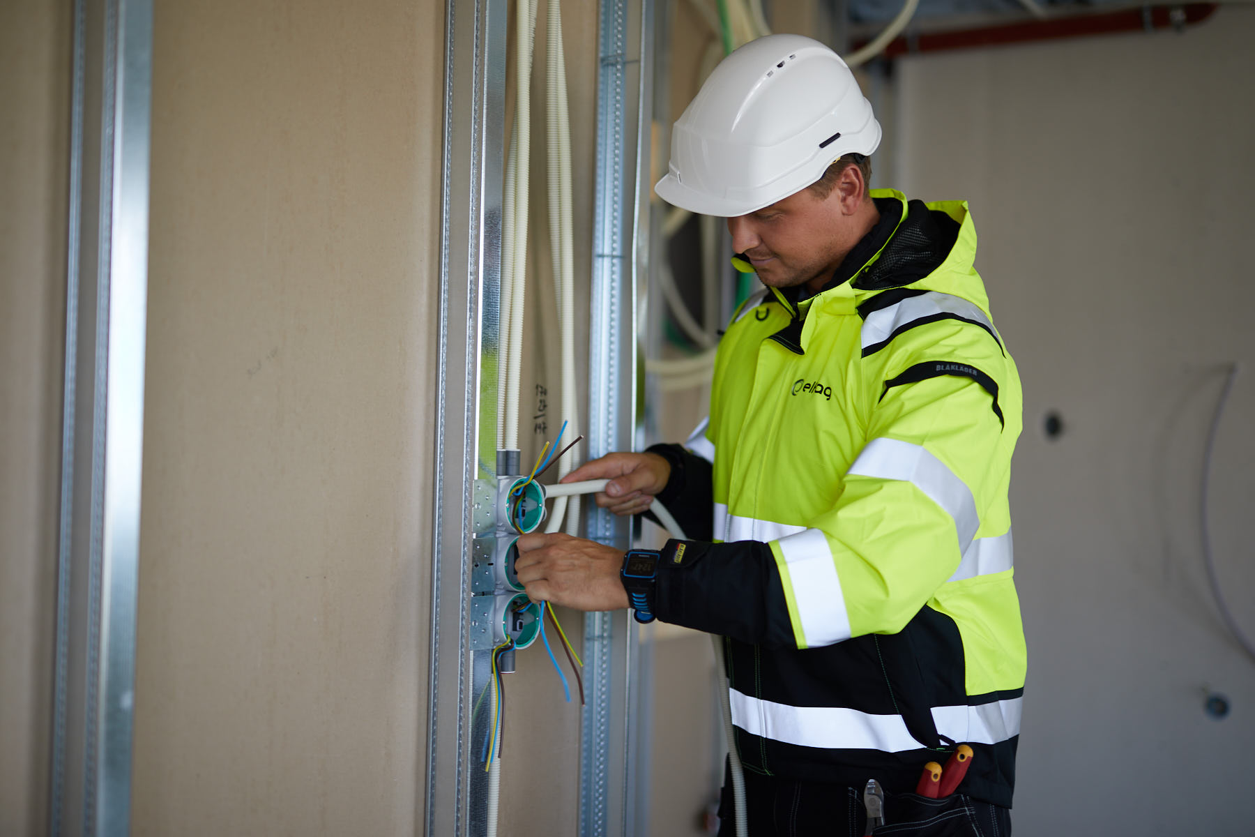 Service på elektrisk anlegg i næringsbygg