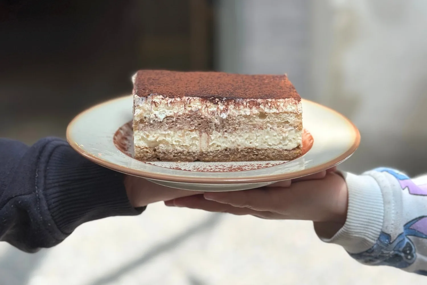 Dessert servi en salle, photographié pour un restaurant