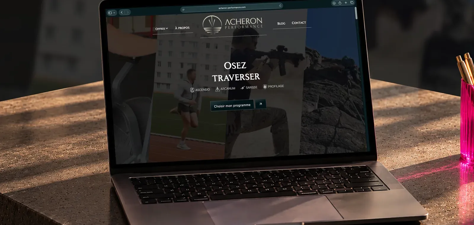 Site internet d’Acheron Performance, créé par Charlie, affiché sur un ordinateur portable
