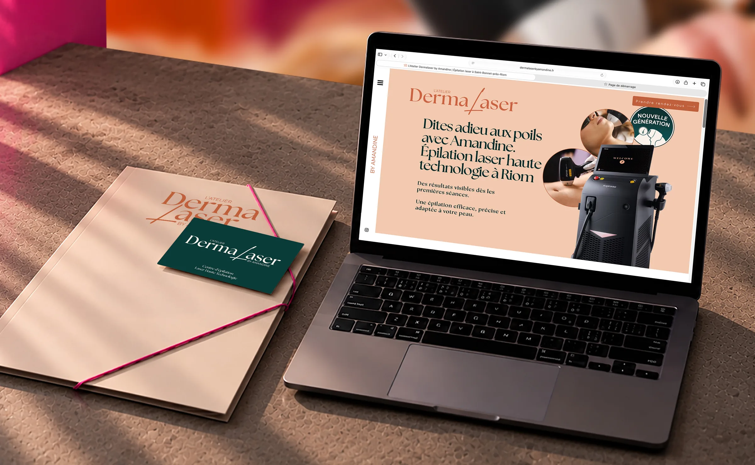 Site internet et papeterie Dermalaser créés par l'Agence Charlie, sur ordinateur portable