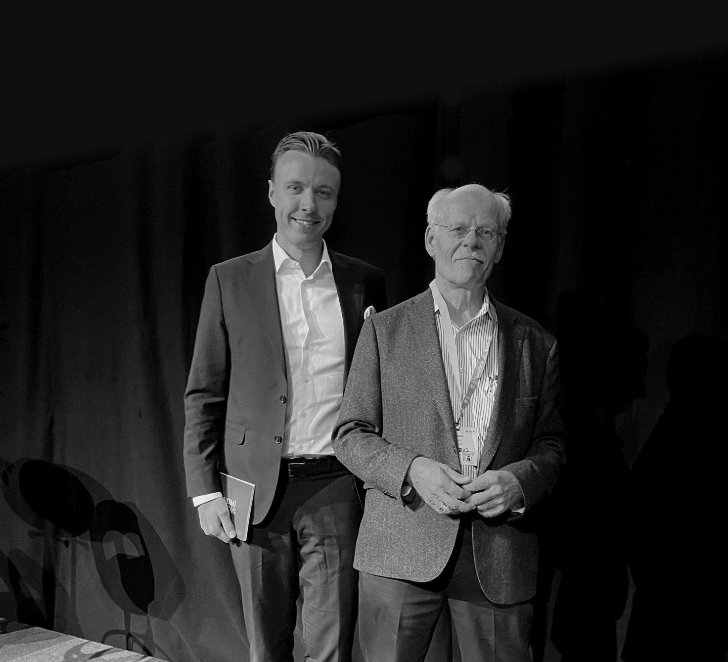Stefan Ingves och Martin M Eriksson står bredvid varandra, svartvit bild