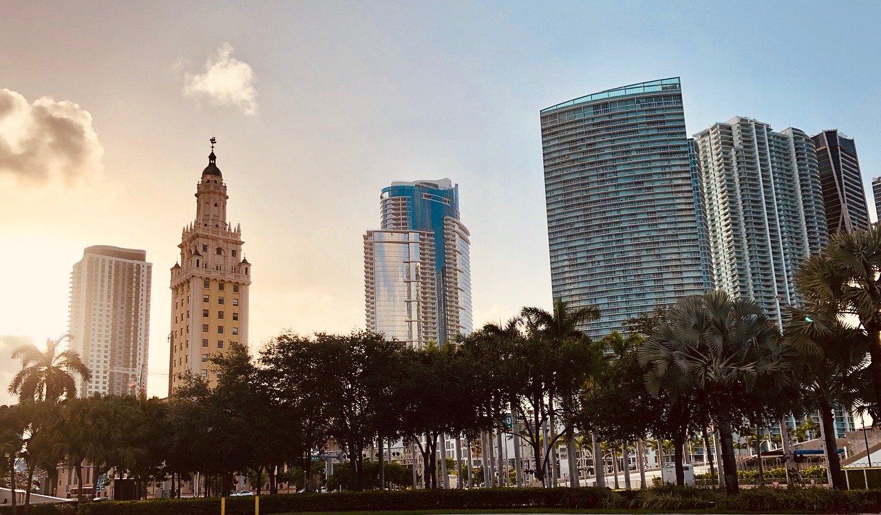 La Freedom Tower de Miami al atardecer