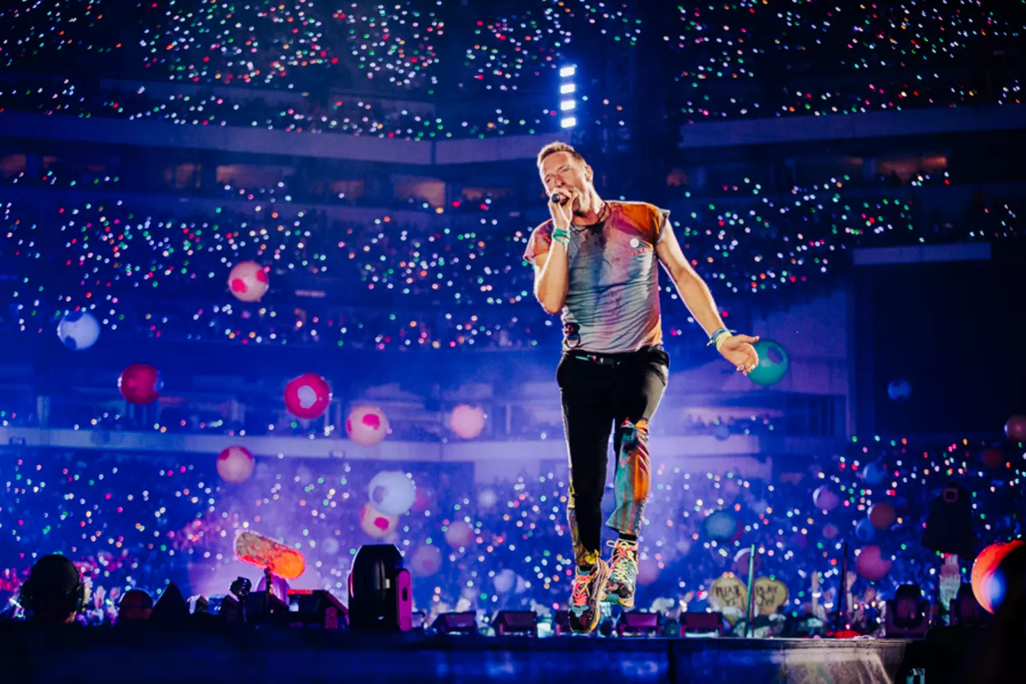Coldplay interpreta «Sky Full of Stars».