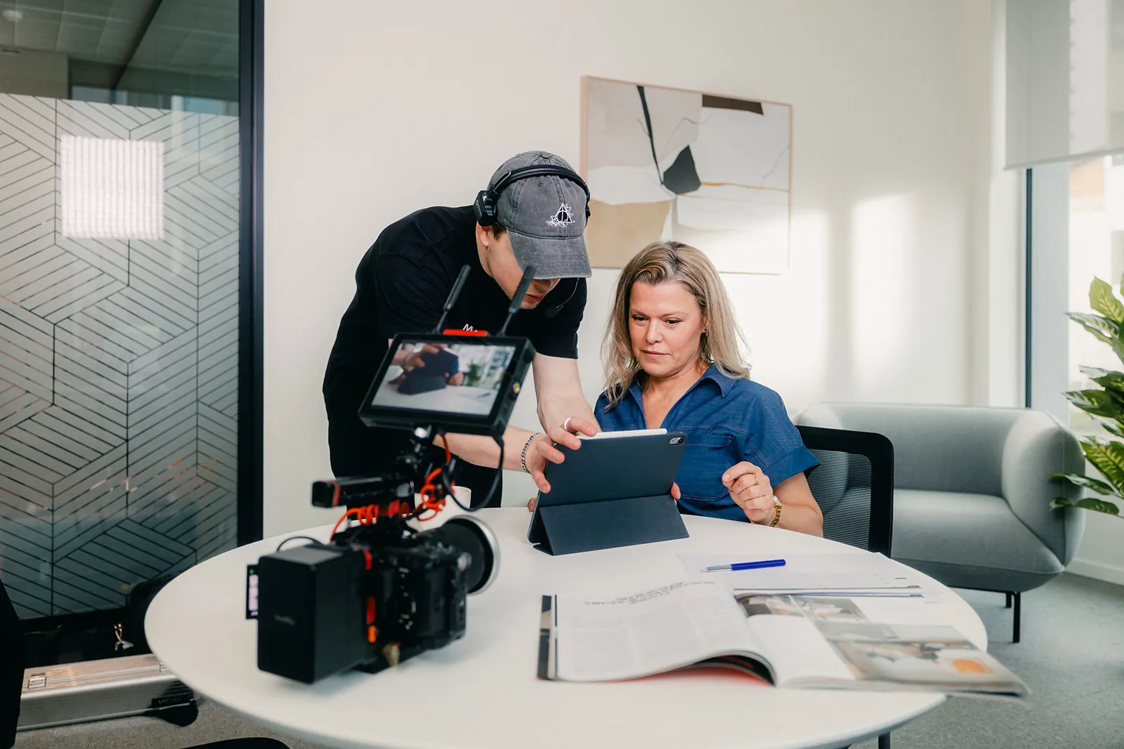Stap 4 — filmcrew draait op de productievloer