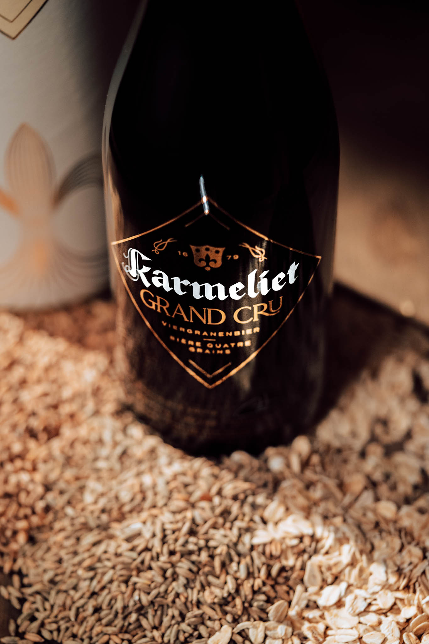 Karmeliet Grand Cru bottle standing in grain