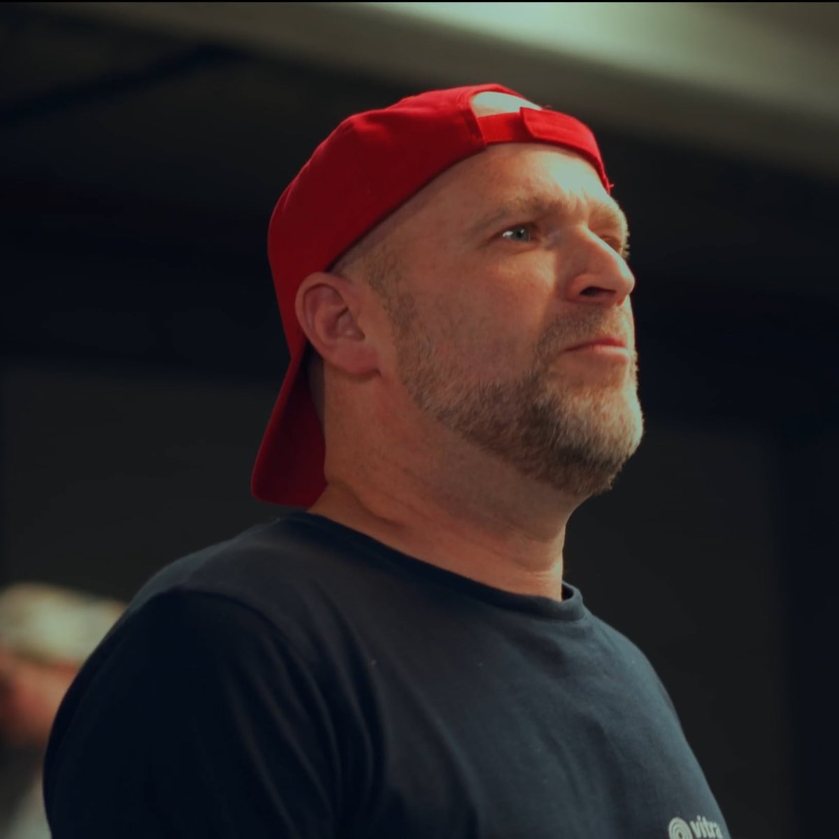 VitraPack employee in a red cap on the production floor