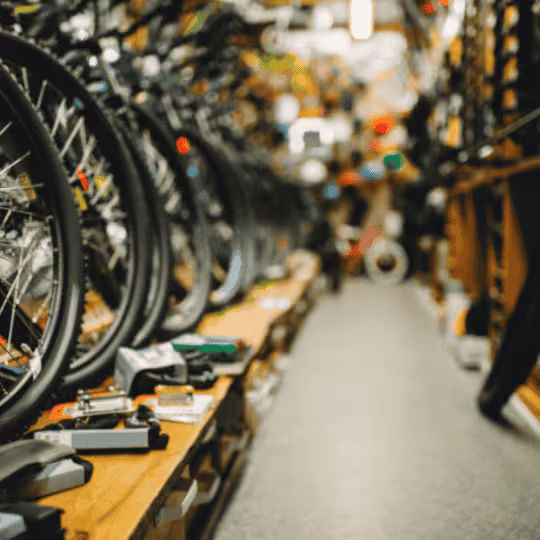 Sección de bicicletas en una gran superficie especializada