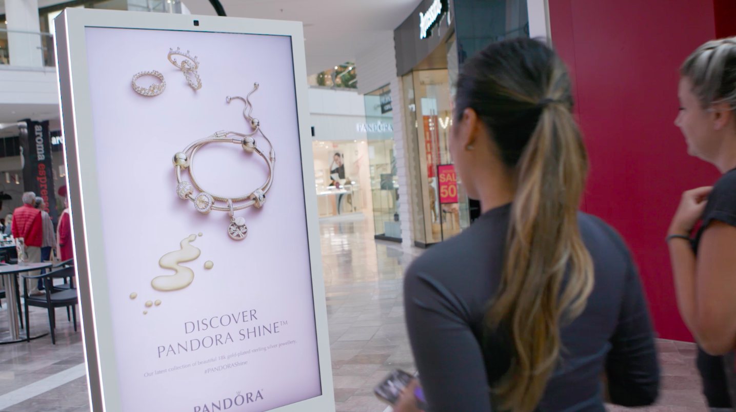Pandora ad on a URW Network screen in a US mall