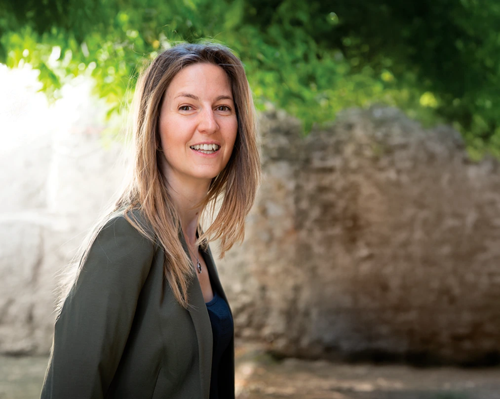This is an image of Carmen Luisier, a female CEO of a Swiss marketing agency called Stratick