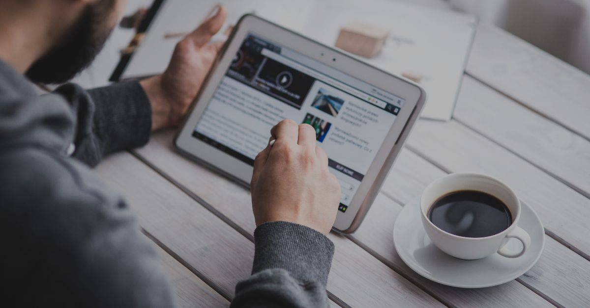 B2B Newsletters & Instagram: Create More Engaging Emails with Social Content