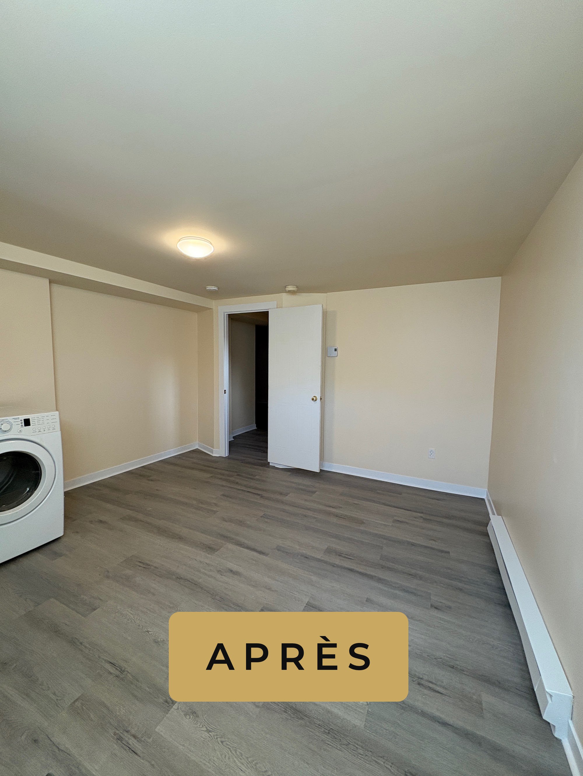 Après : grande pièce avec plancher gris