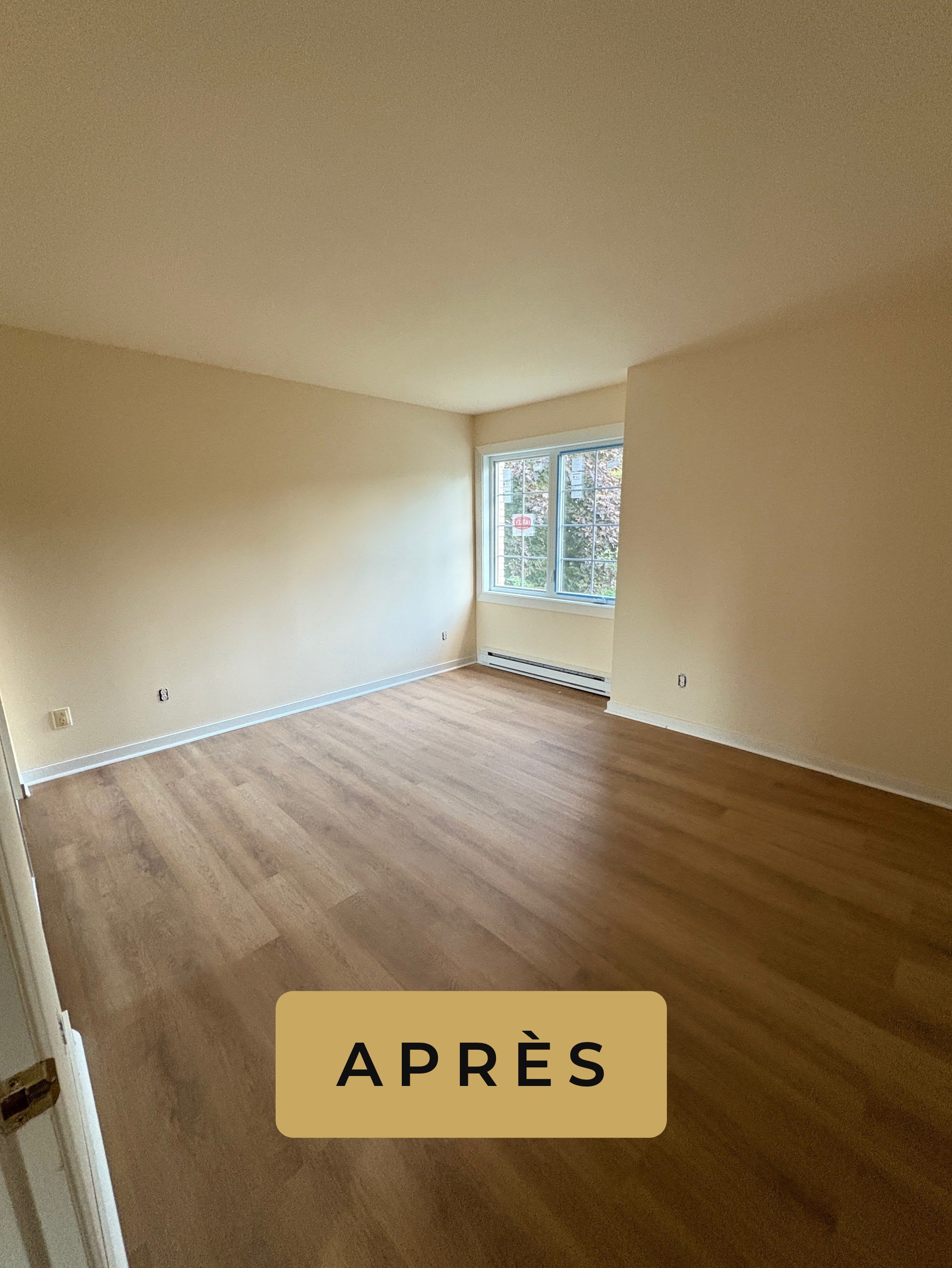 Après : chambre avec plancher brun