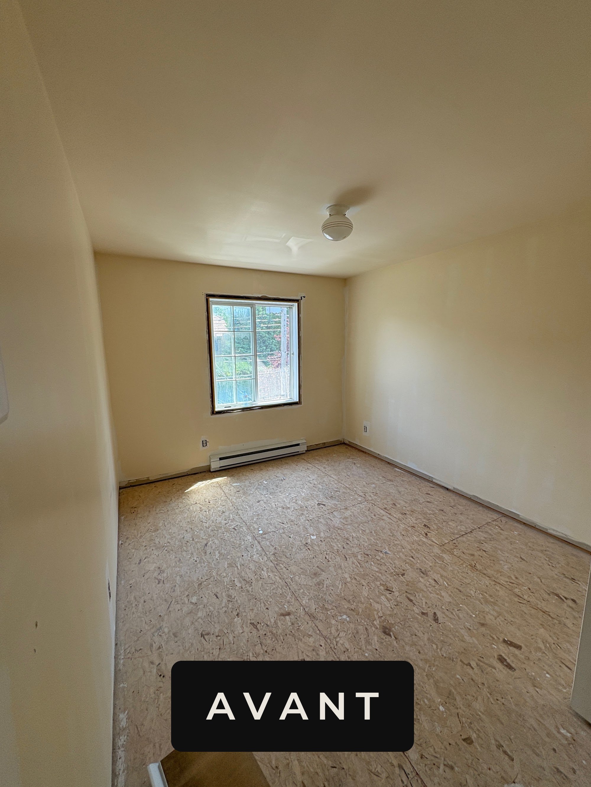 Avant : sous-plancher à nu dans une chambre