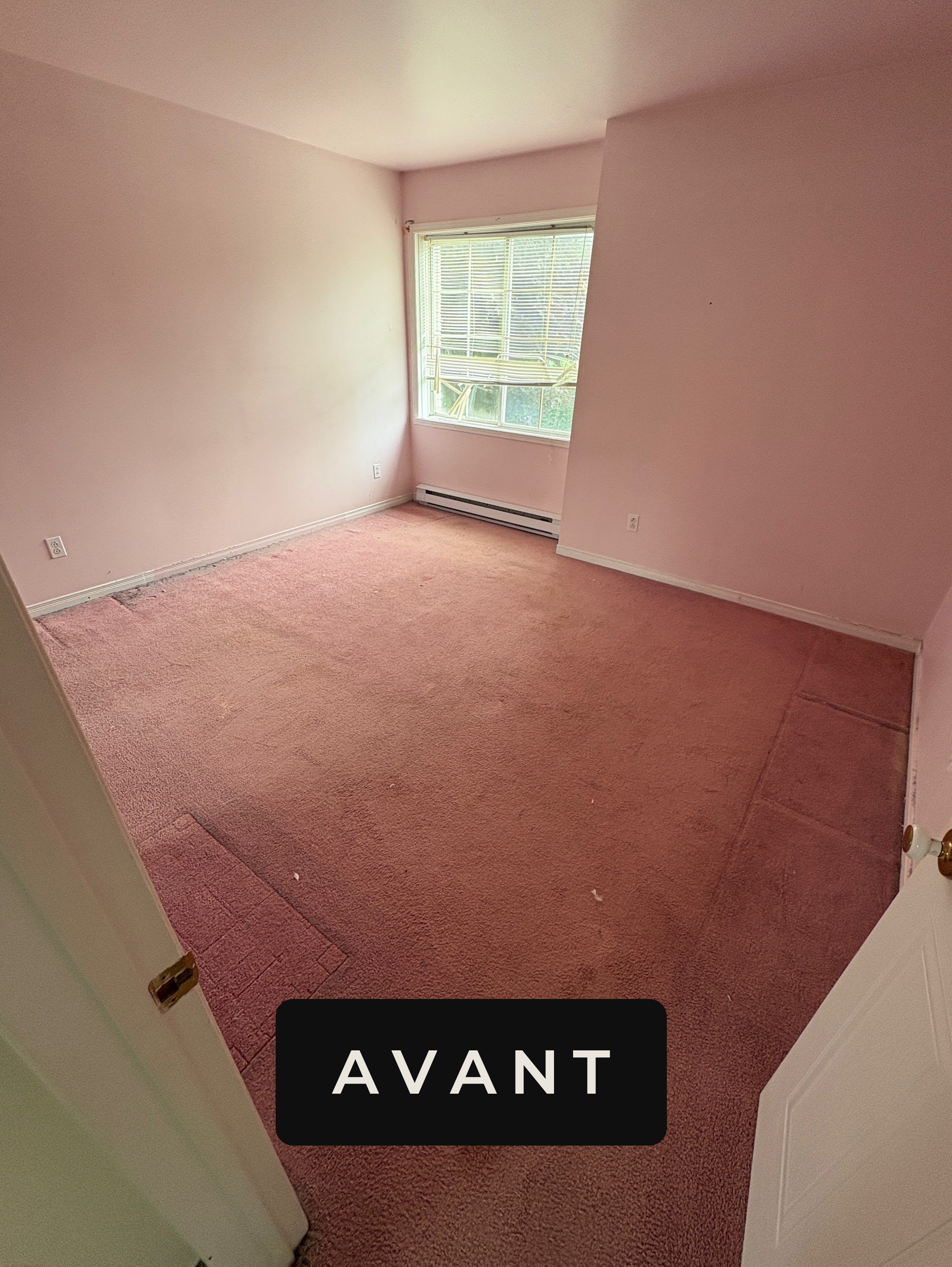 Avant : chambre avec tapis