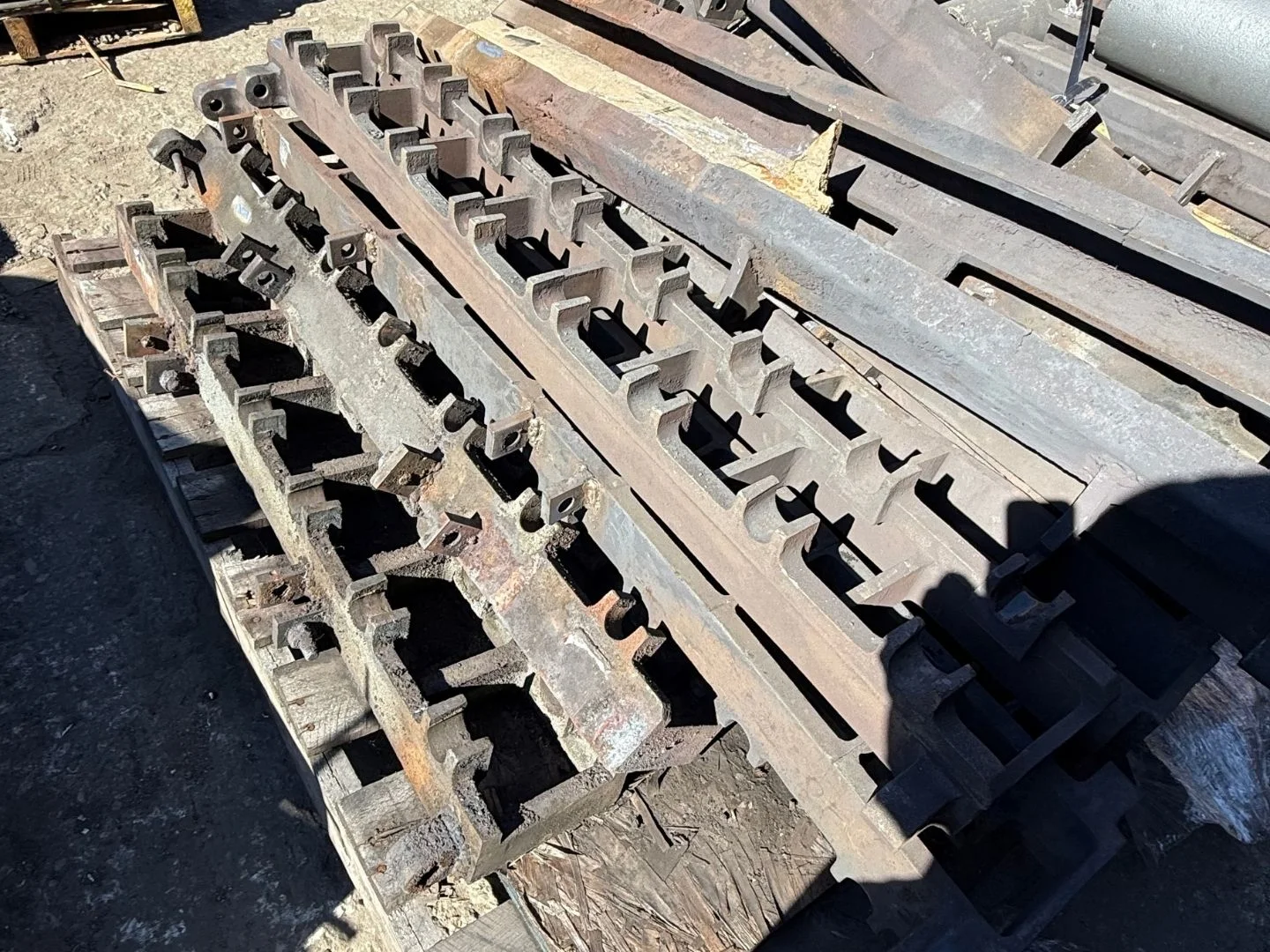 Industrial equipment for processing heat-resistant alloy scrap