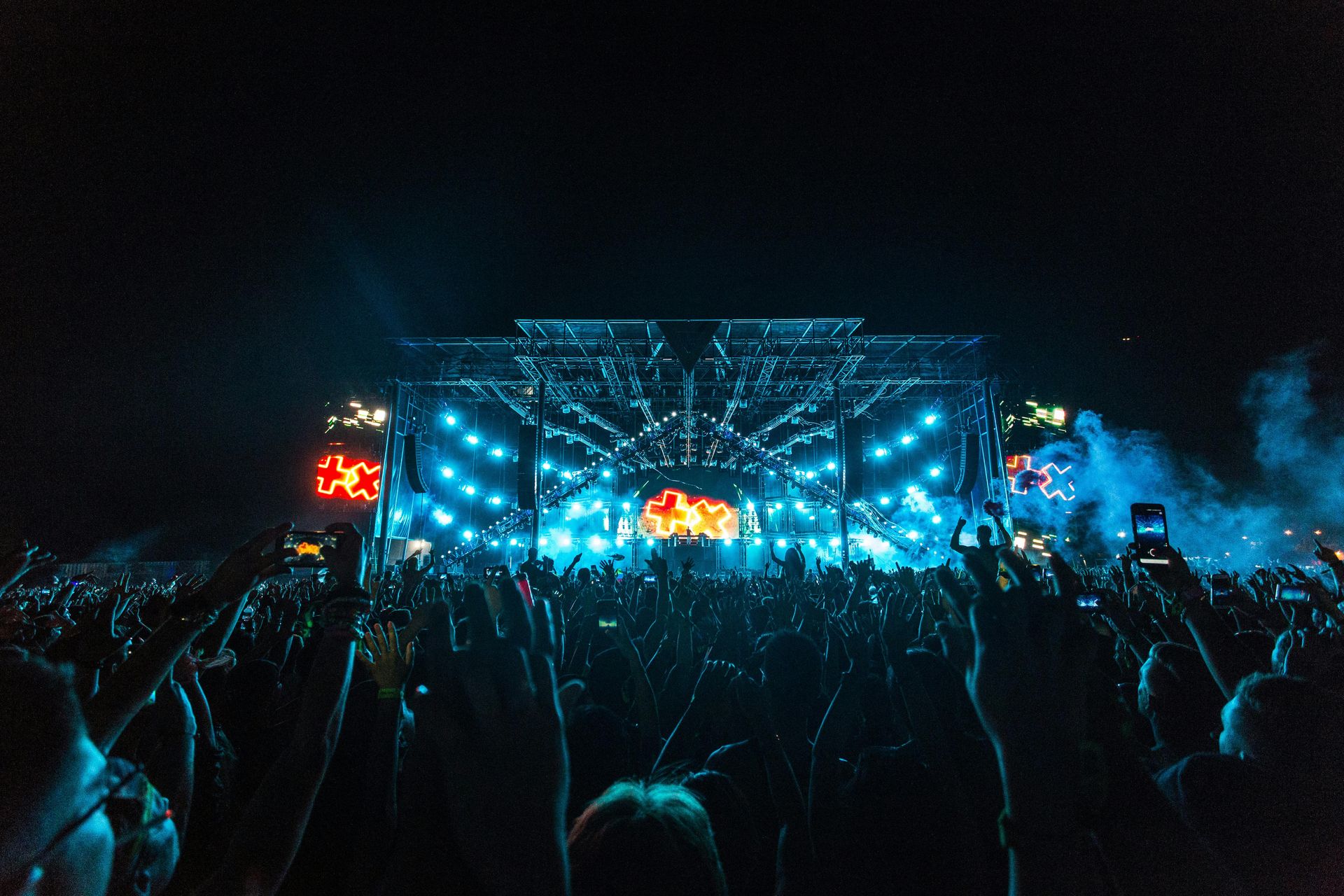 VIP Treatment: Leveraging SMS for Upselling Premium Experiences at Music Venues
