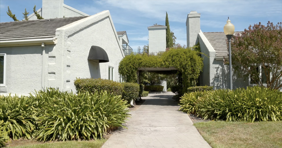 Landscaped path to the Bevan Dental office on Villa Lane in Napa, CA