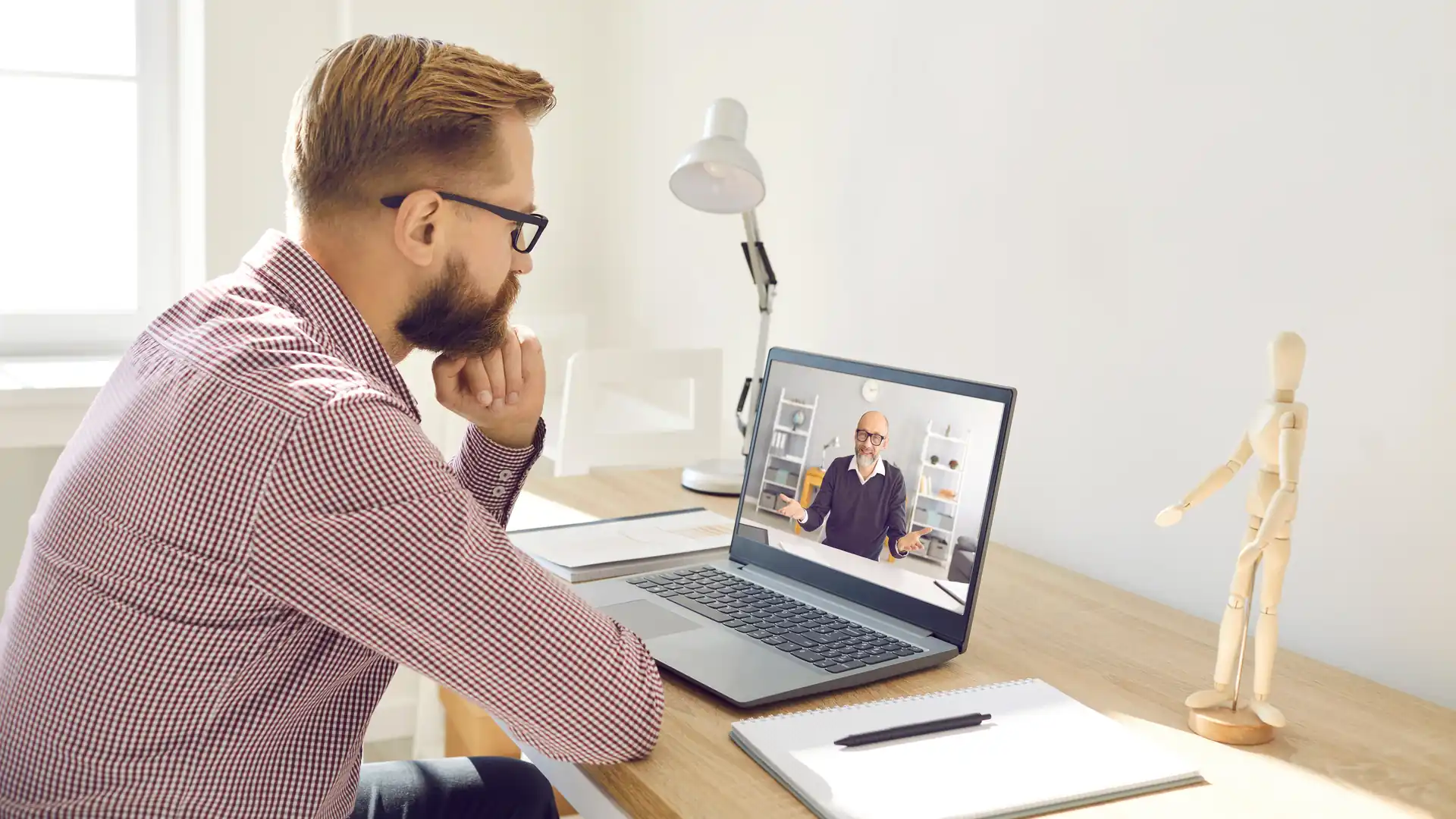 A student watching a video lesson of the online course on a laptop