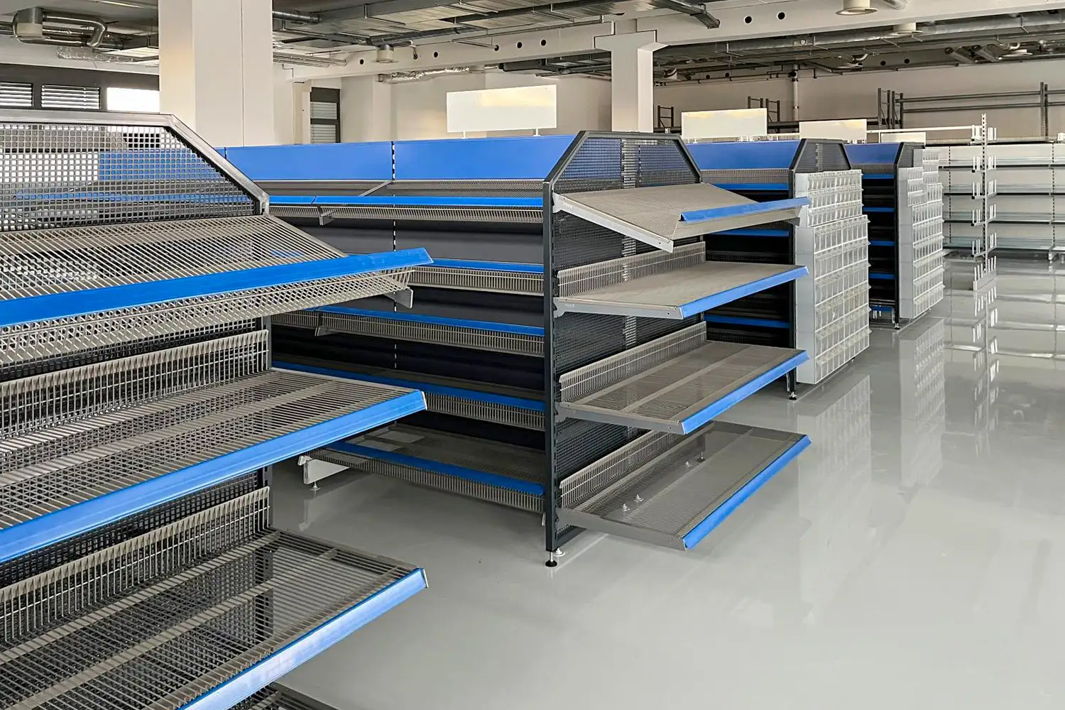 Verkaufsregale und CS-System