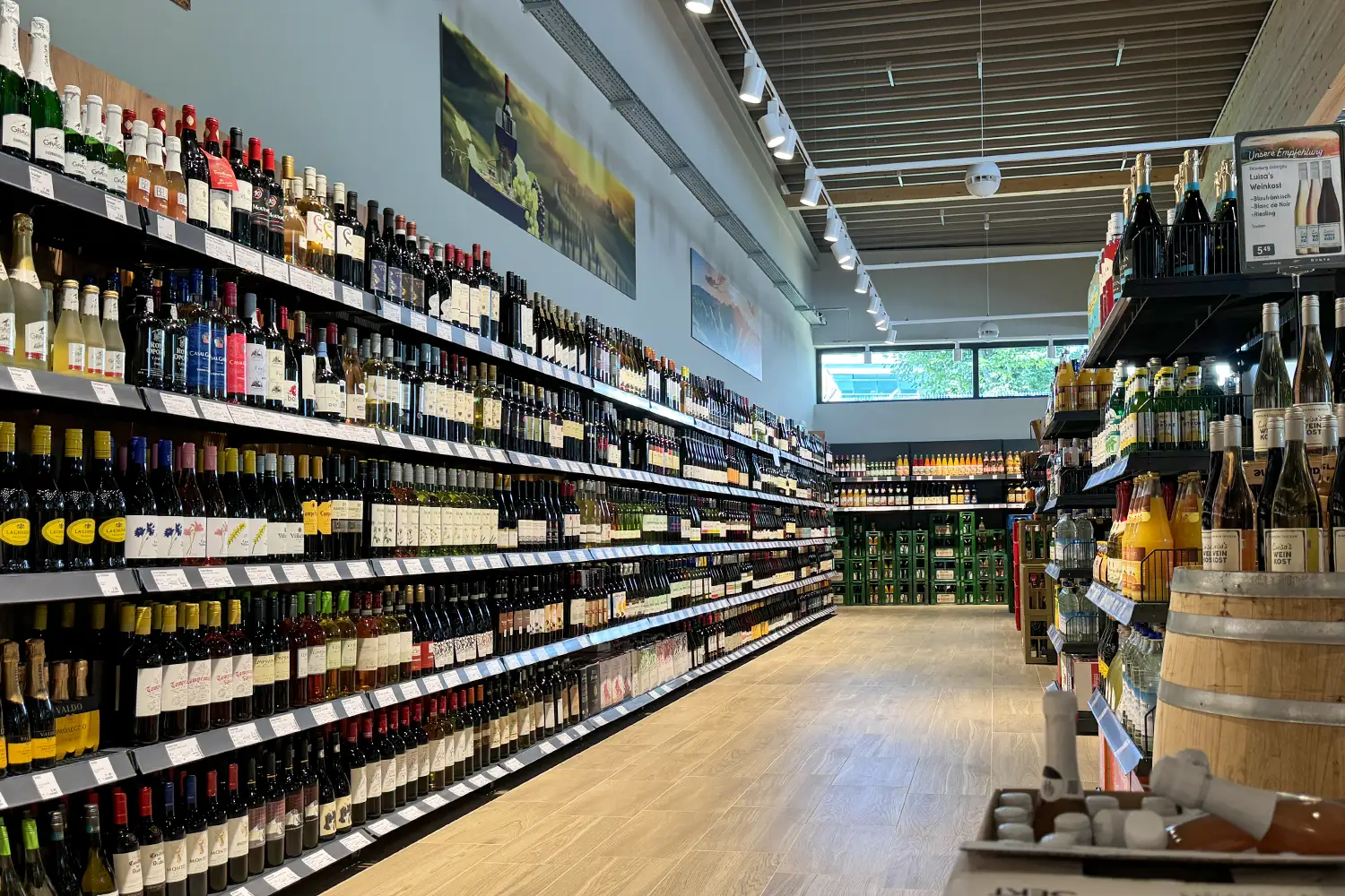 Flaschen- und Weinregale