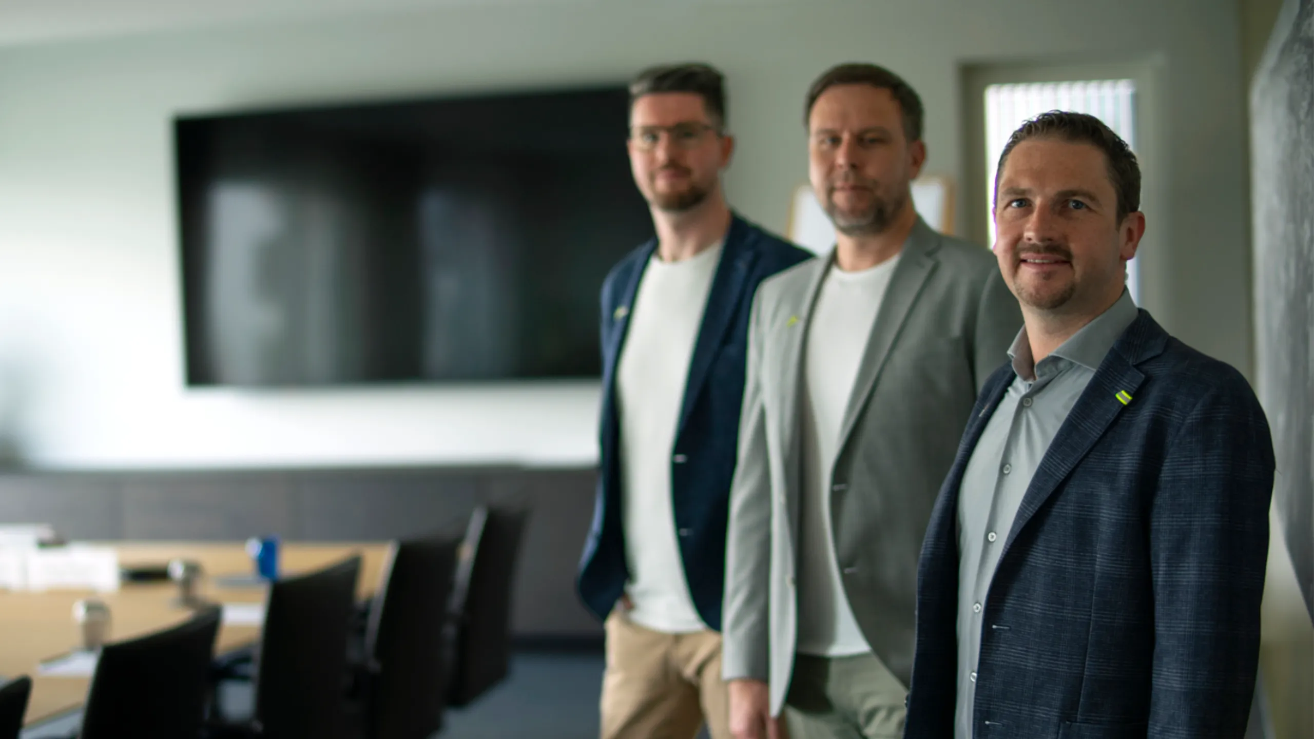 Ansprechpartner von PORTFORMANCE im Gespräch mit einem Kunden zu Sophos