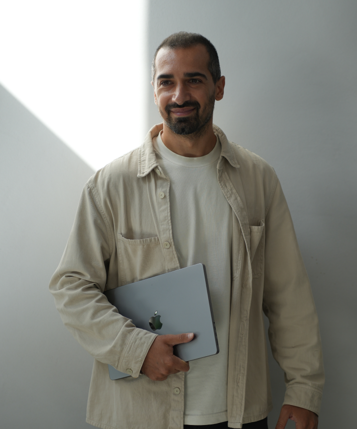 Berater von Eastside Digital Consulting mit Laptop